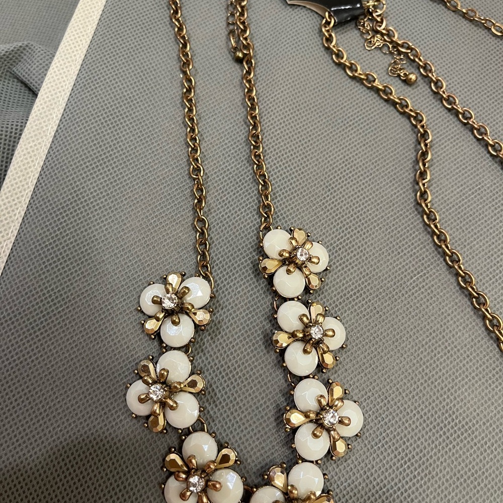 Elegant Floral Gold and White Necklace